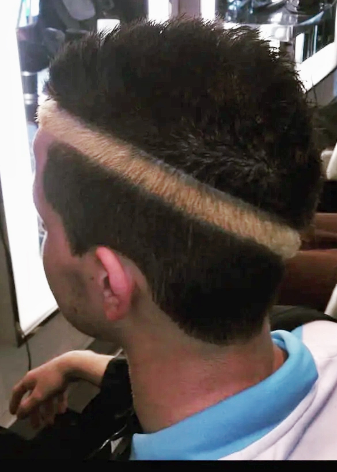 Coupe homme graphique