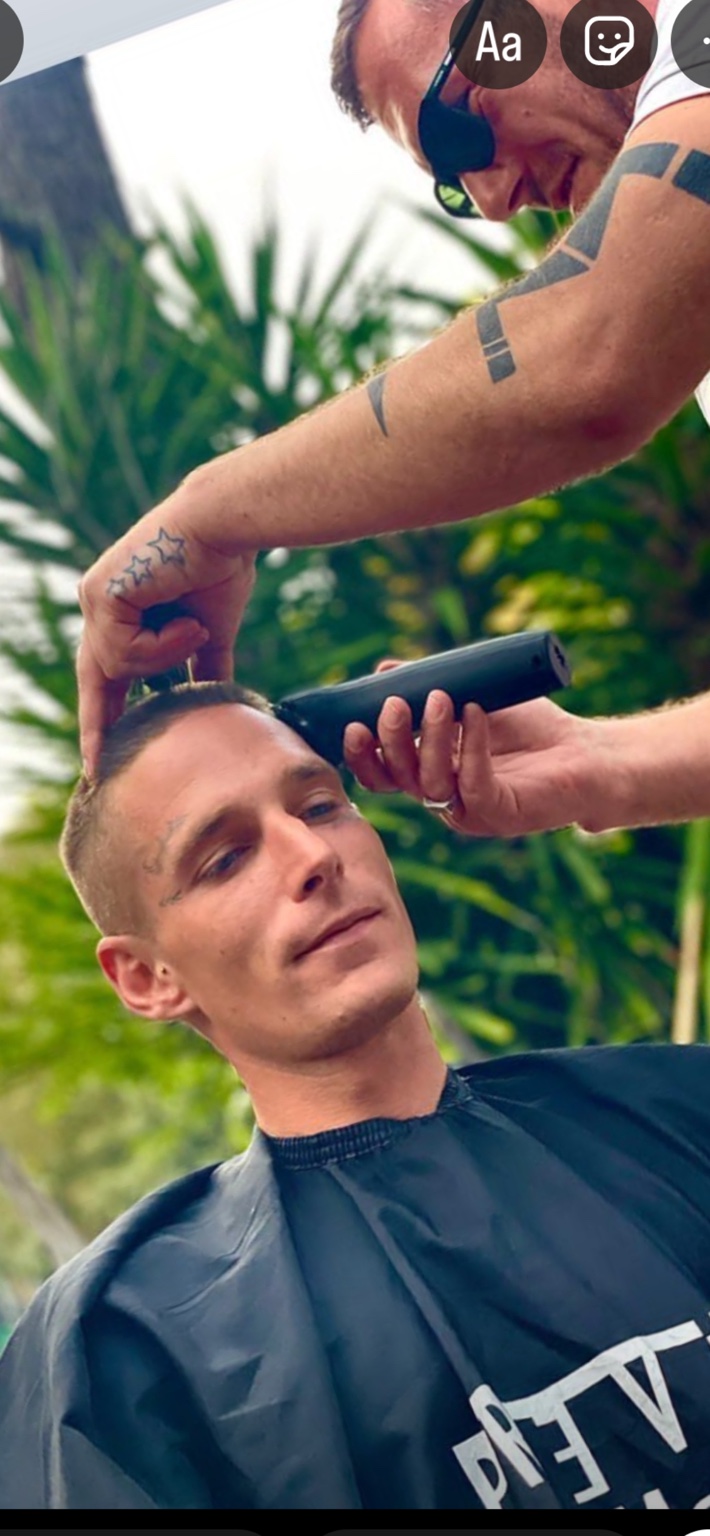 Coupe homme en cours de réalisation