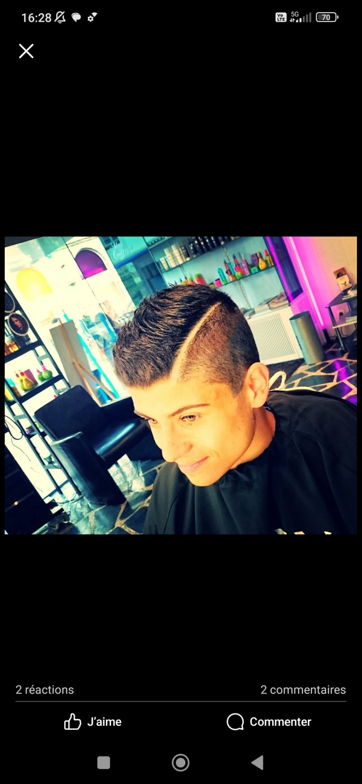 Coupe homme avec raie dessinée