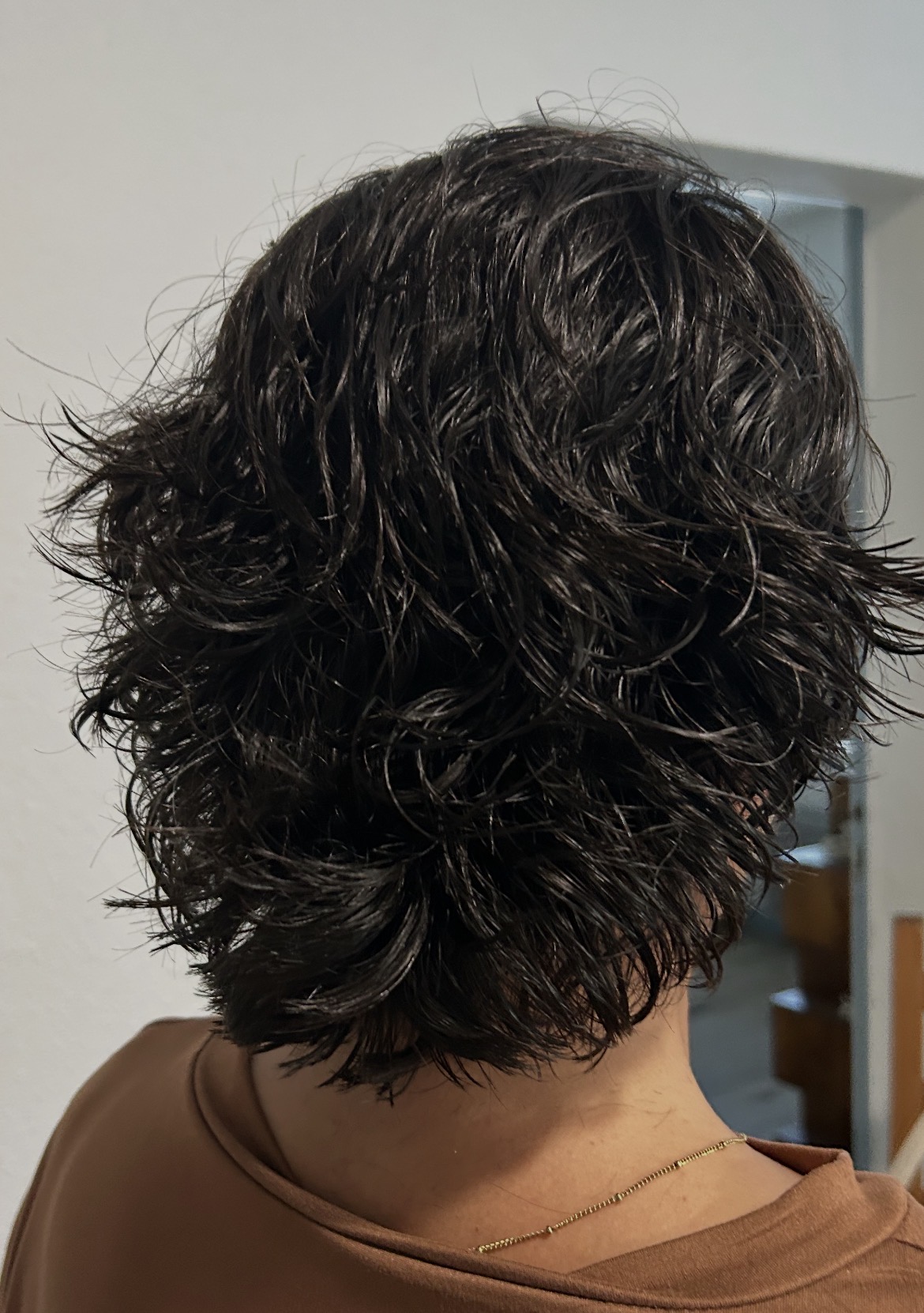 Coupe brune texturée