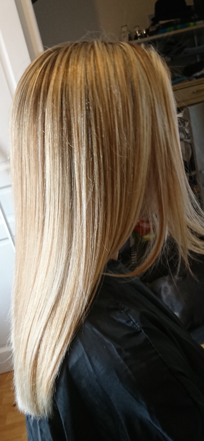 Carré long blond méché